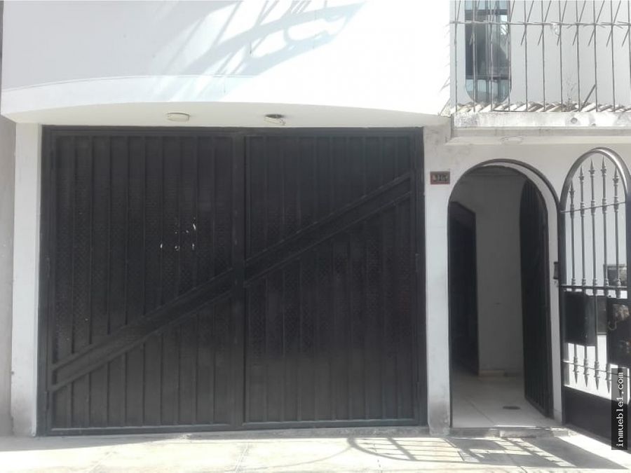 Venta Departamento en Primer Piso con cochera. Sta Anita