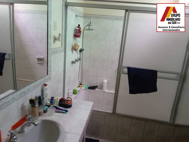 VENDO CASA DE 248 M² EN URB. BANCARIOS CHINCHA CHINCHA