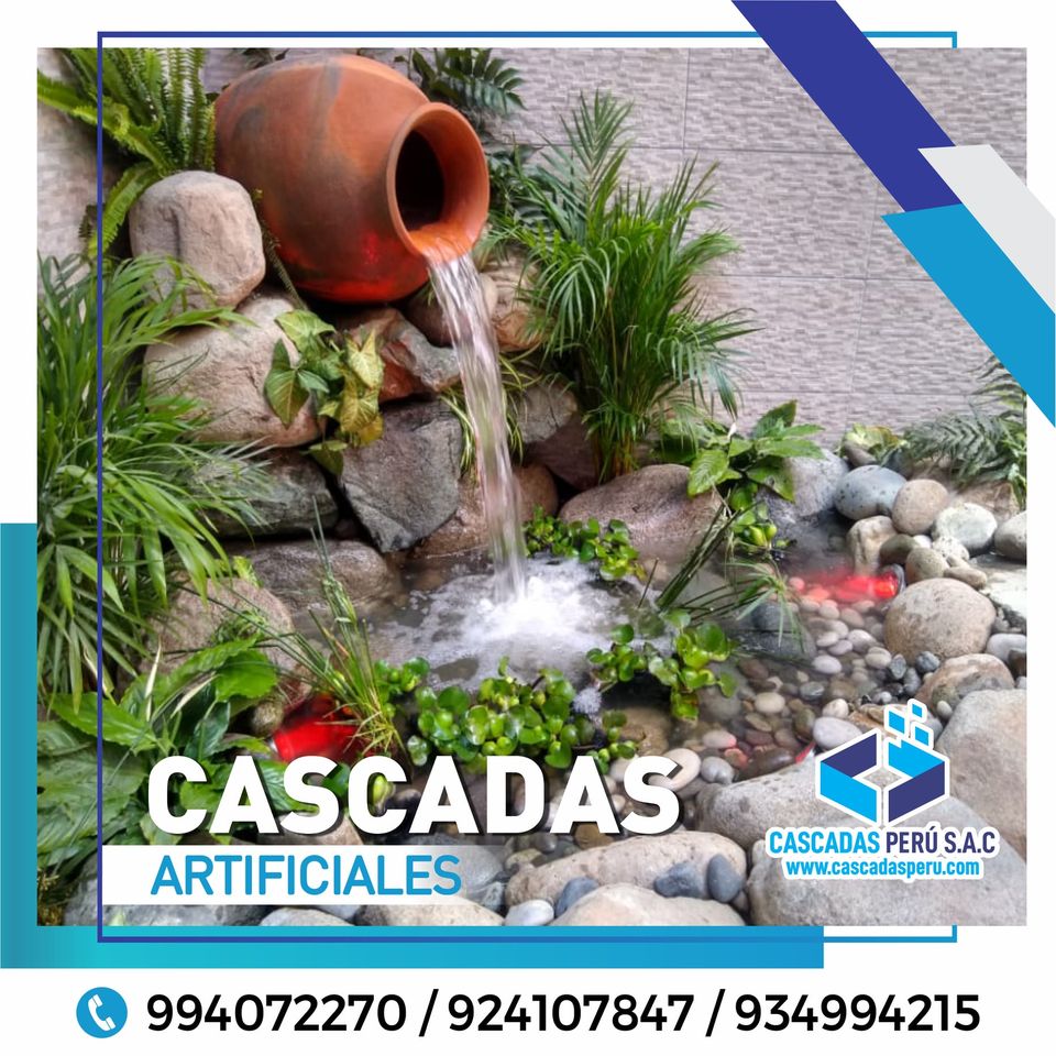 Cascada de agua cascada de piedra y plantas naturales construcción de cascadas