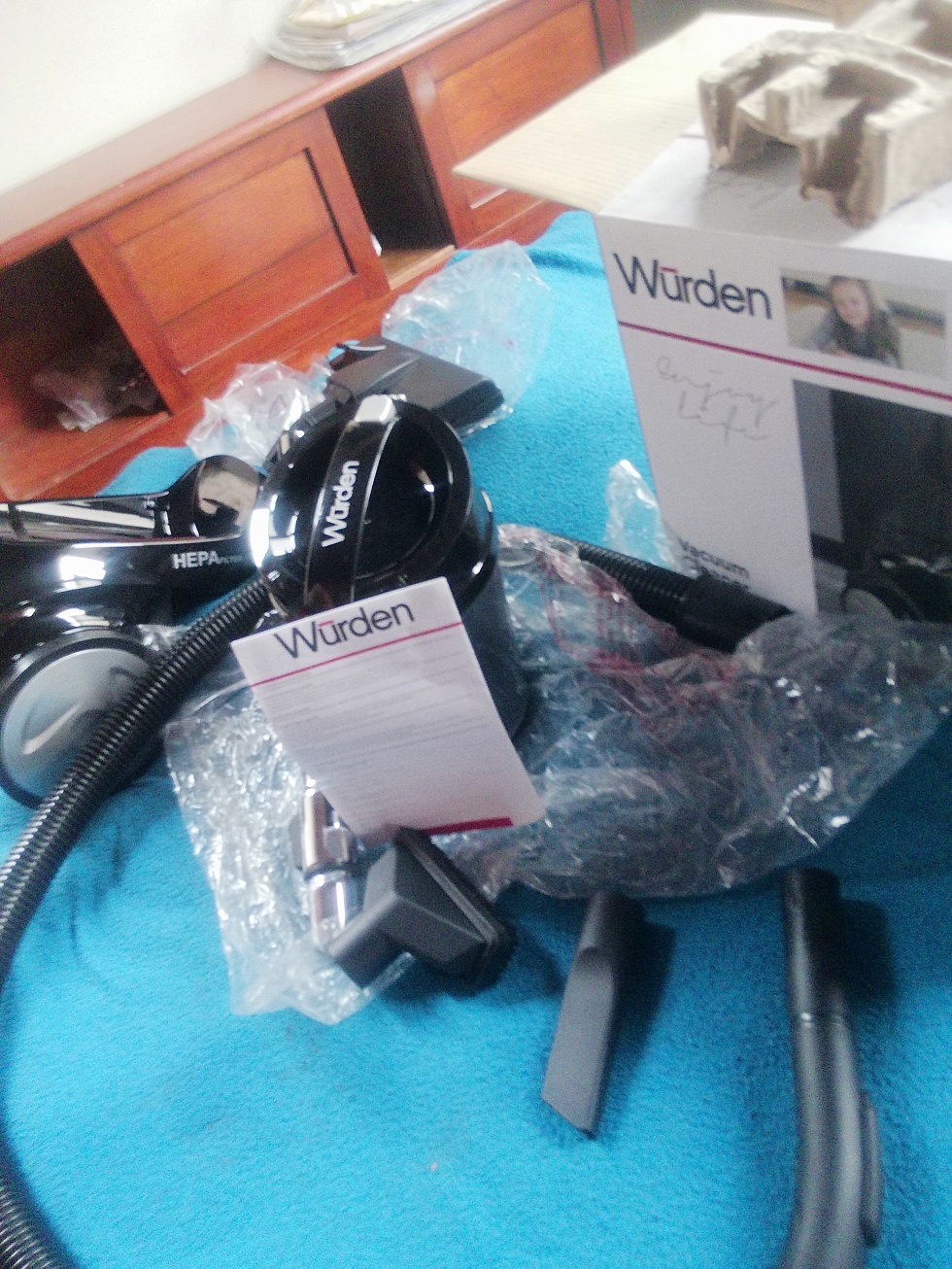 Aspiradora Wurden 1600W Ciclónica Negro WAS-G020 semi nueva con caja filtro Hepa.