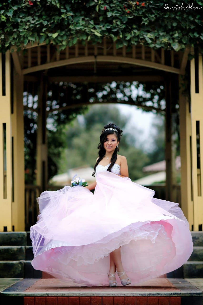 SERVICIO DE FOTOGRAFÍA PARA QUINCE AÑOS LIMA PERÚ