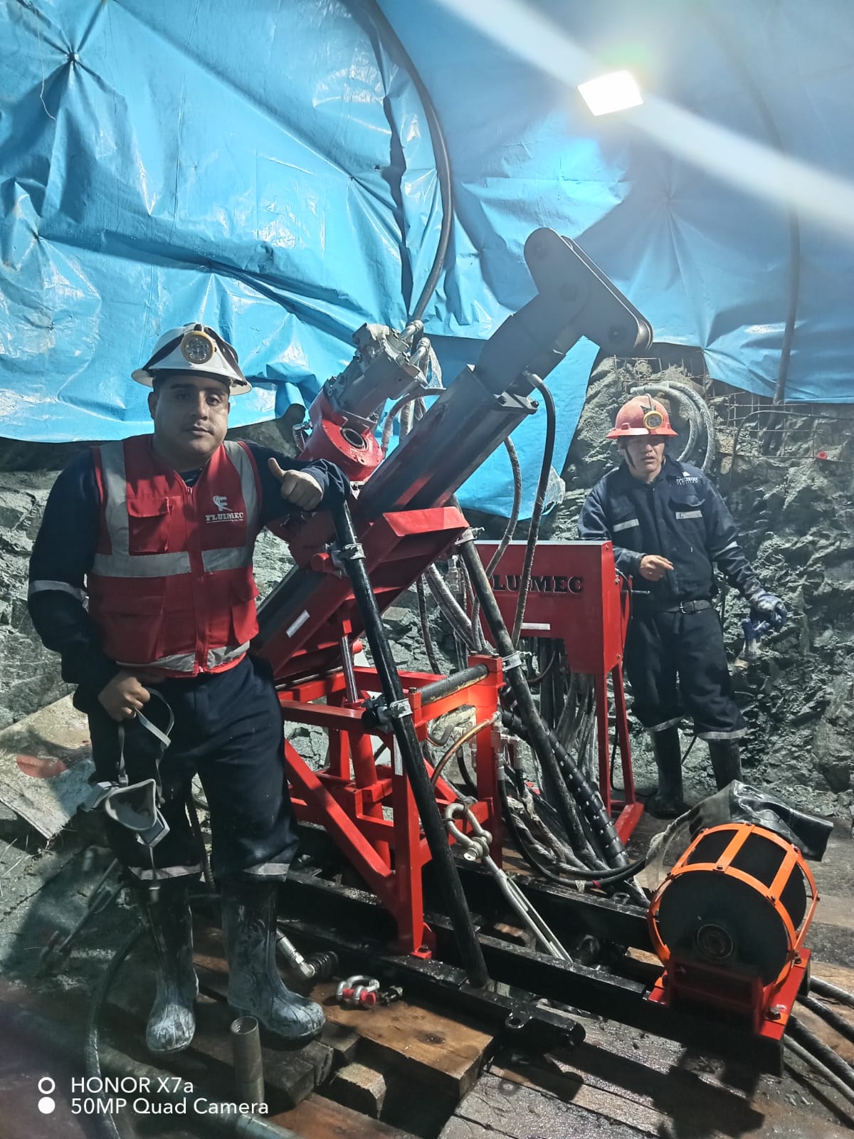  PERFORADORA HIDRAULICA FL-200 PARA PROYECTOS MINEROS