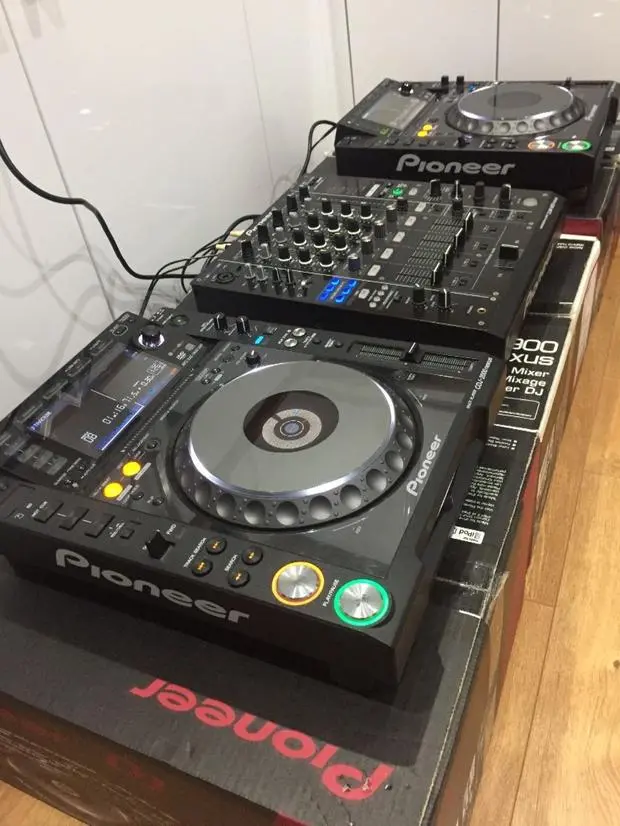 Vendo dos Pioneer CDJ-2000 Nexus2 y una Pioneer DJM-900 