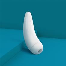 ESTIMULADOR DE CLITORIS - SATISFYER CURVY 2 WHITE- SEXSHOP PLAZA NORTE.